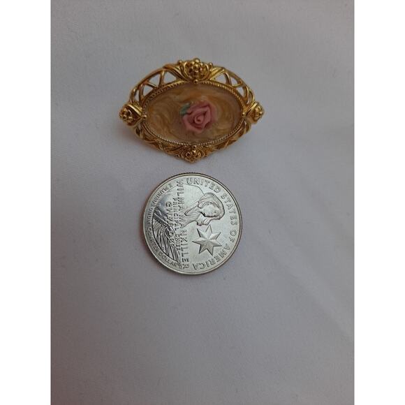 Clip-on Earrings Vintage Enamel Pink Rose Gold Tone Floral Victorian Earrings - Picture 8 of 9